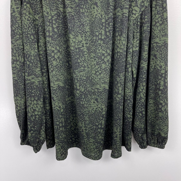 Ava & Viv Green Abstract Blouse NWT - Picture 6 of 9